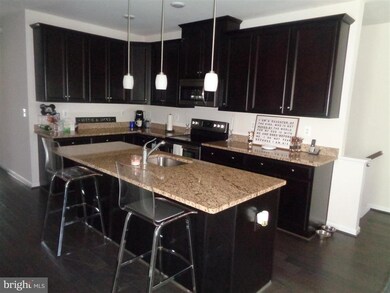 13925 Hollow Wind Way unit 101, Woodbridge, VA 22191 - photo 2