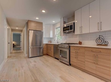 81 Mission St unit 2, Montclair, NJ 07042 - photo 3