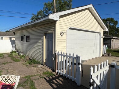 133 N Dwiggins St, Griffith, IN 46319 - photo 2