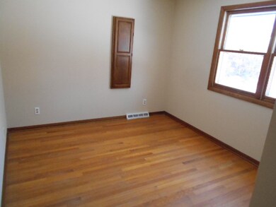 864 Sheldon Ave, Aurora, IL 60506 - photo 5