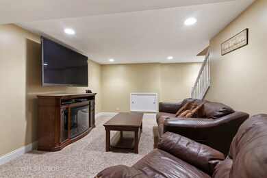 533 Skyline Dr, Algonquin, IL 60102 - photo 2