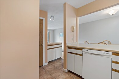 435 Scituate Ave unit 5A, Cranston, RI 02921 - photo 5