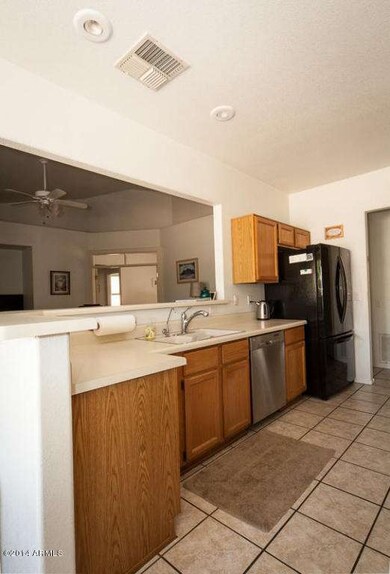 16 Kitchen 1