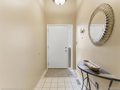 5868 Shore Ct unit 29, Clarkston, MI 48346 - photo 7