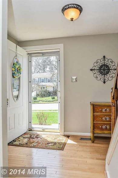 6305 Skinner Dr, Burke, VA 22015 - photo 2