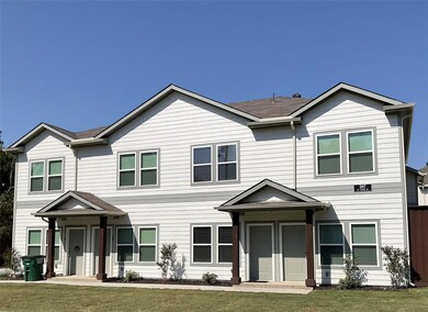 207 W Cloud St unit B, Gainesville, TX 76240 - photo 2