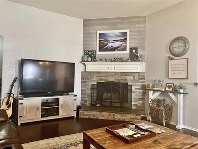 4303 Sapphire Ln, Granbury, TX 76049 - photo 6