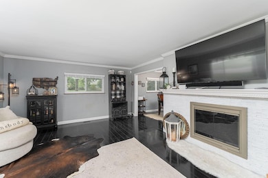8-web-or-mls-Jeffrey Yates - 2101 Eastcl