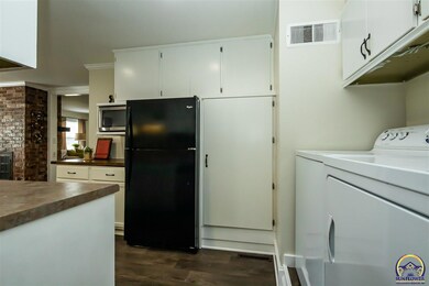 8724 SW 10th Ave, Topeka, KS 66615 - photo 5
