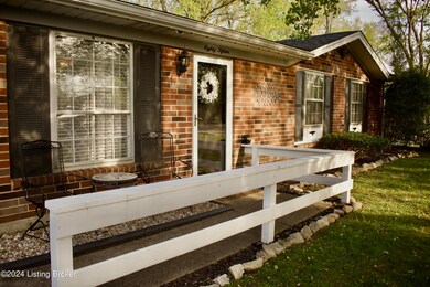 8015 Grenelle Dr, Louisville, KY 40228 - photo 4