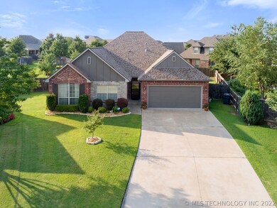 Lovely Jenks home with new roof and furnace and be