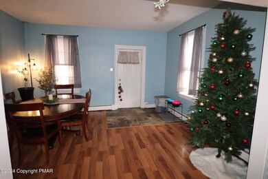 Living Room (3)
