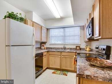 2758 Bordeaux Place unit 25C15, Woodbridge, VA 22192 - photo 5