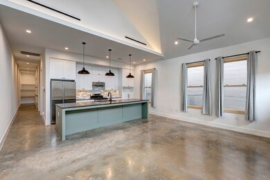 1717 Airline Dr unit B, Houston, TX 77009 - photo 6