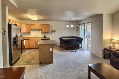Kitchen & Dining