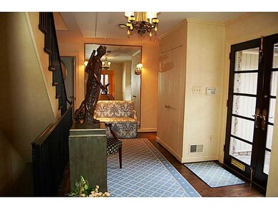 Entry/Foyer.
