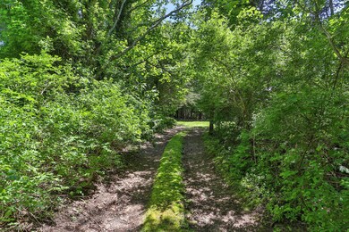 driveway 10 landers Ln