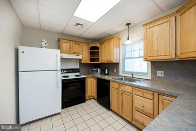 1000 Gravel Pike unit 3, Schwenksville, PA 19473 - photo 3