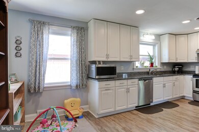 522 S Grant St, Palmyra, PA 17078 - photo 6