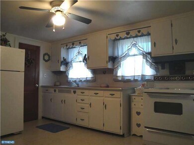 69 N Peach Aly, Hamburg, PA 19526 - photo 4