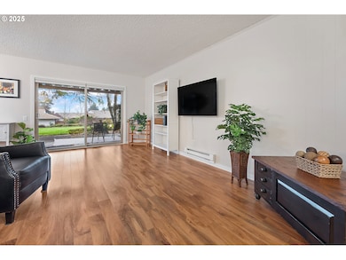 11510 SW Crown Dr unit 5, Portland, OR 97224 - photo 3