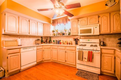 72 Towers Ln, Staten Island, NY 10314 - photo 2