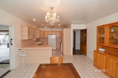Kitchen/Dining Area