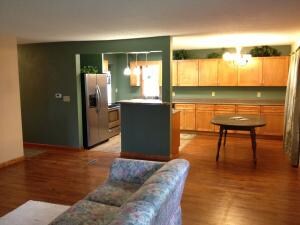 1122 Oakview Dr, Columbus Junction, IA 52738 - photo 5