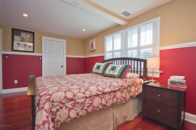 012_MASTER BEDROOM[1]