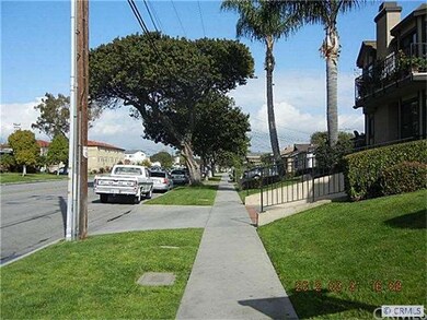 Street Scene - Ample Street Parking