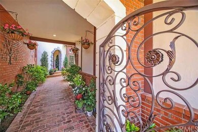 Charming entry to home