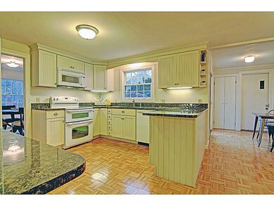 137 Briarcliff Ave, Warwick, RI 02889 - photo 4