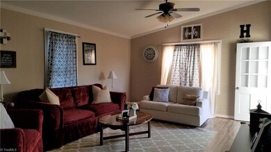 Living area 19'4x 13'9