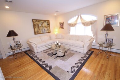 155 Covington Cir, Staten Island, NY 10312 - photo 5
