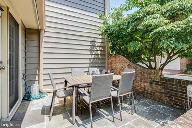 10836 Luxberry Dr, Rockville, MD 20852 - photo 5