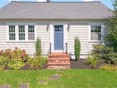 18 Brewster St, South Dartmouth, MA 02748 - photo 2