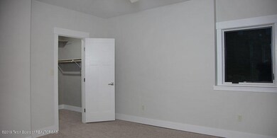 TownhouseWhiteBedroom2