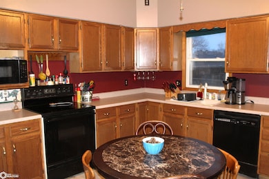 108 N Bloomfield Ave, Bloomfield, IA 52537 - photo 6