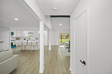 5818 Chrystell Ln, Houston, TX 77092 - photo 5