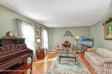 06-Living Room