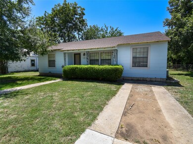 1811 Mill St, Gainesville, TX 76240 - photo 5