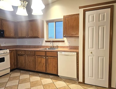 4032 Heatherwood Ct, Warren, MI 48092 - photo 7