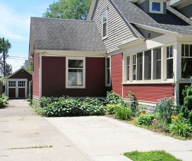 262 W 12th St (44)