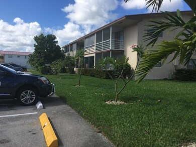 97 Windsor E, West Palm Beach, FL 33417 - photo 4