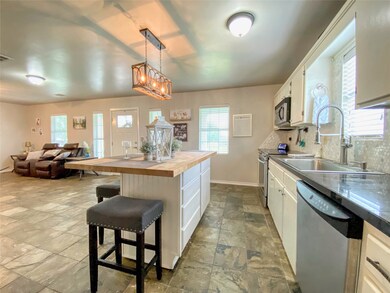 7527 County Road 669b unit 669B, Alvin, TX 77511 - photo 6