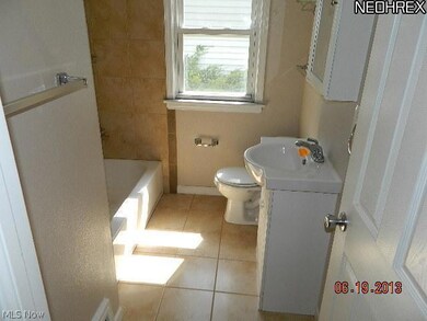 16705 Raymond St, Maple Heights, OH 44137 - photo 5