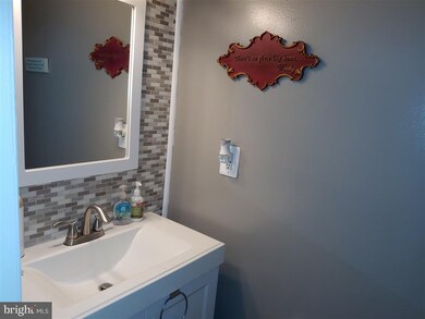 8639 Sumter Ct, Manassas Park, VA 20111 - photo 5