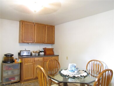 BRIGHT AND CHEERFUL KITCHEN