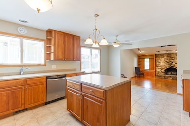 269 W Kimbell Ave, Elmhurst, IL 60126 - photo 7