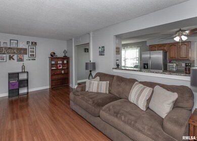 2335 E 31st St, Davenport, IA 52807 - photo 3